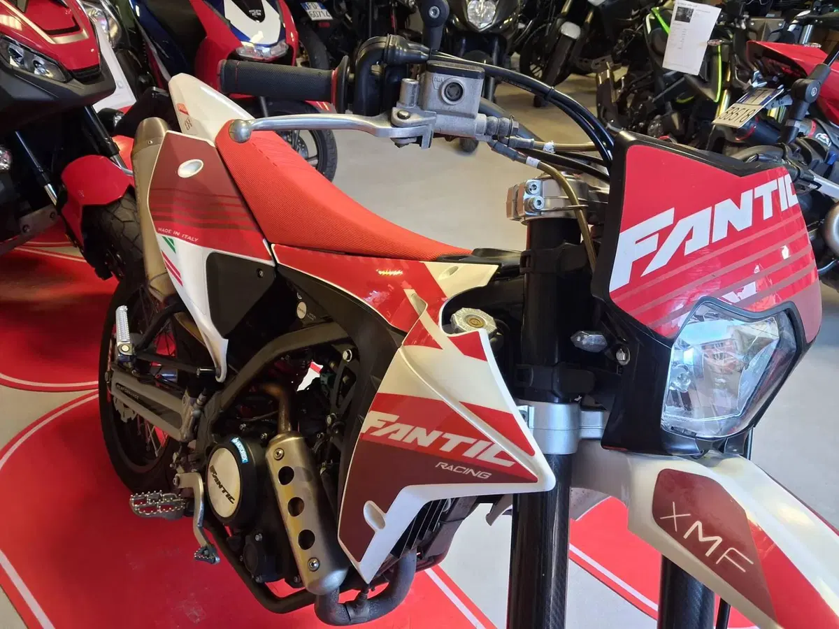 Fantic Motor XMF 125 Motard Performance 4T (2023 - 24) (4)
