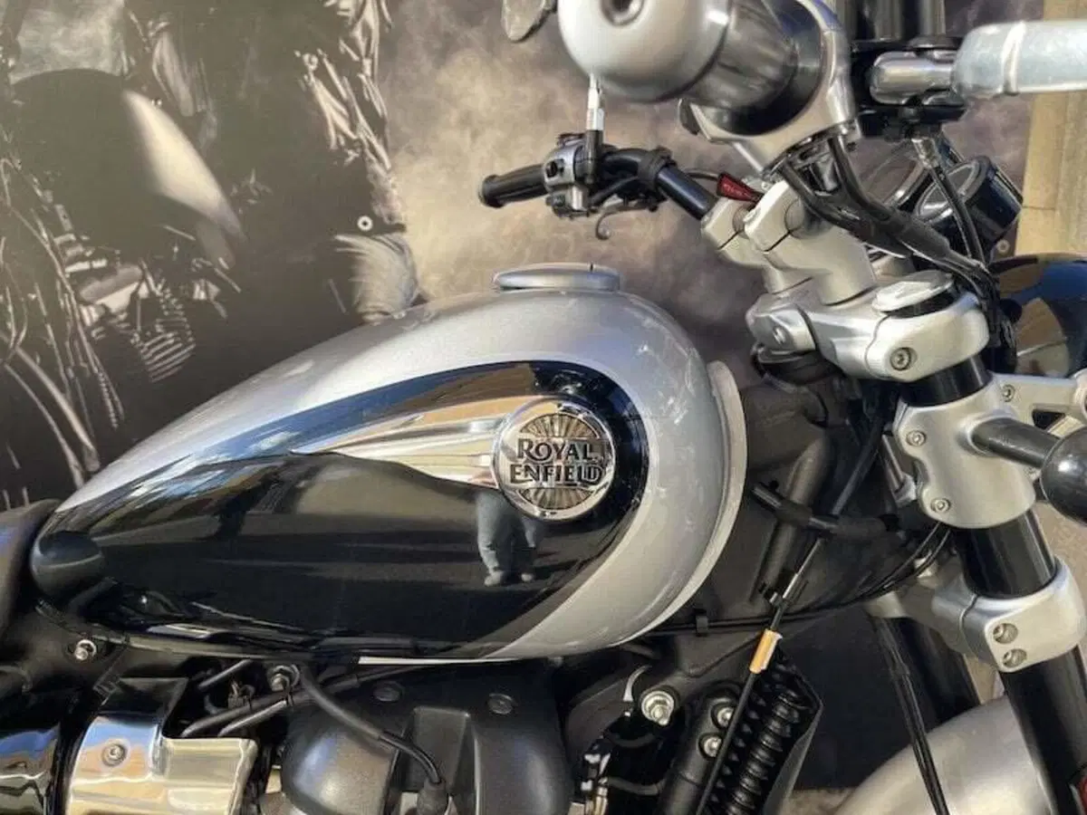 Royal Enfield Super Meteor 650 (2023 - 26) (8)