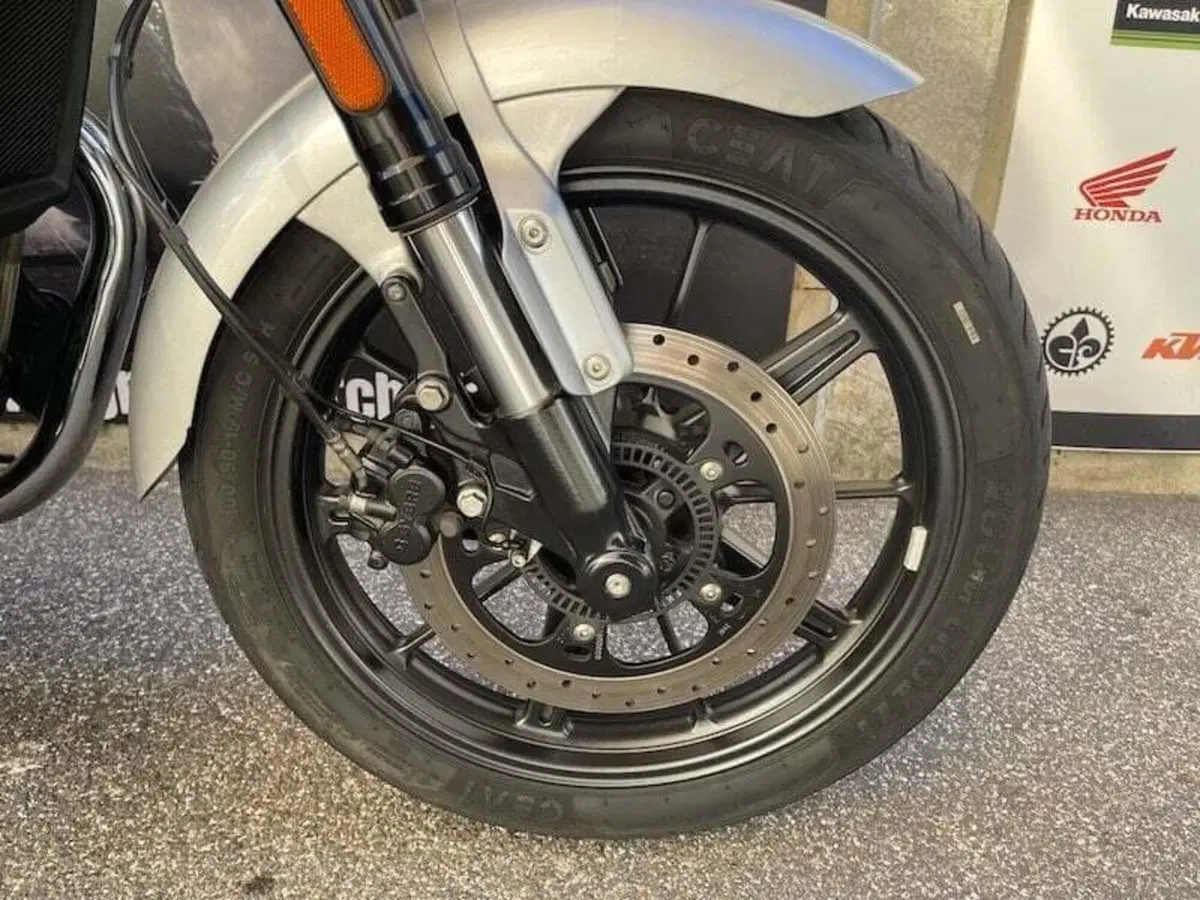 Royal Enfield Super Meteor 650 (2023 - 26) (10)