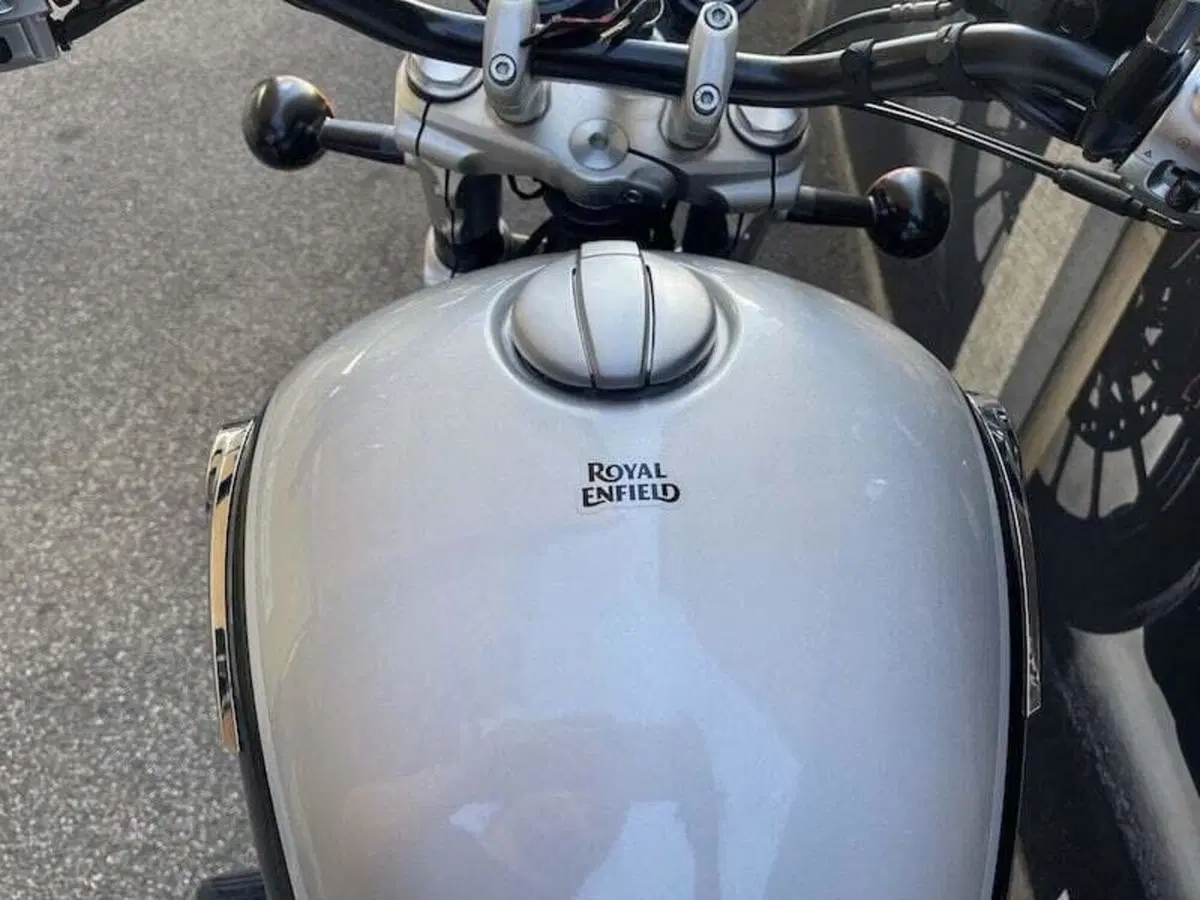 Royal Enfield Super Meteor 650 (2023 - 26) (16)