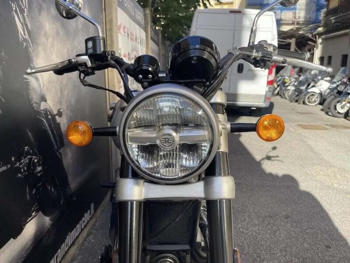 Royal Enfield Super Meteor 650 (2023 - 26) (20)