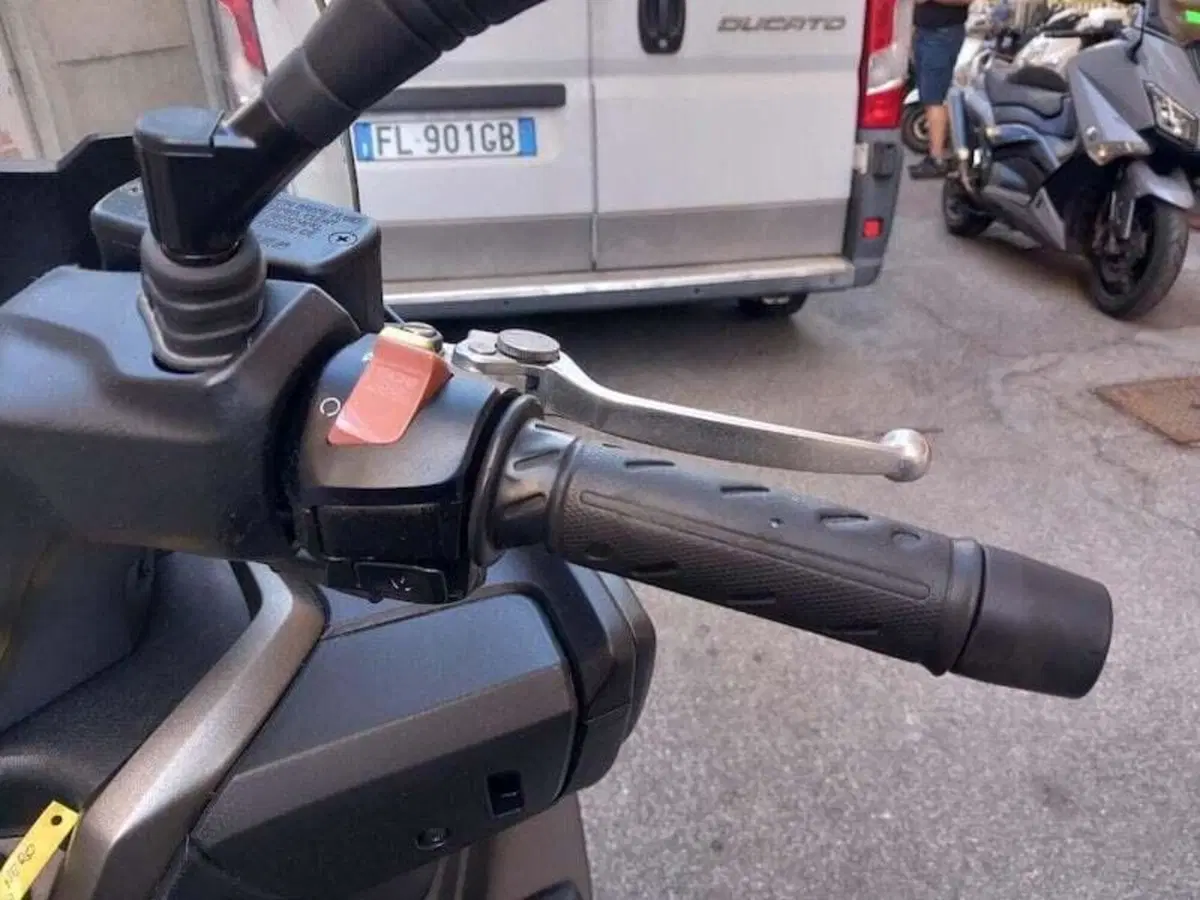 Kymco X-Town 300i City (2020) (13)