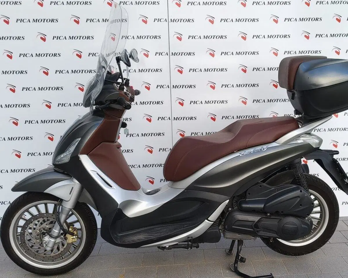 Piaggio Beverly 300 i.e. Police ABS-ASR (2017 - 20) (2)