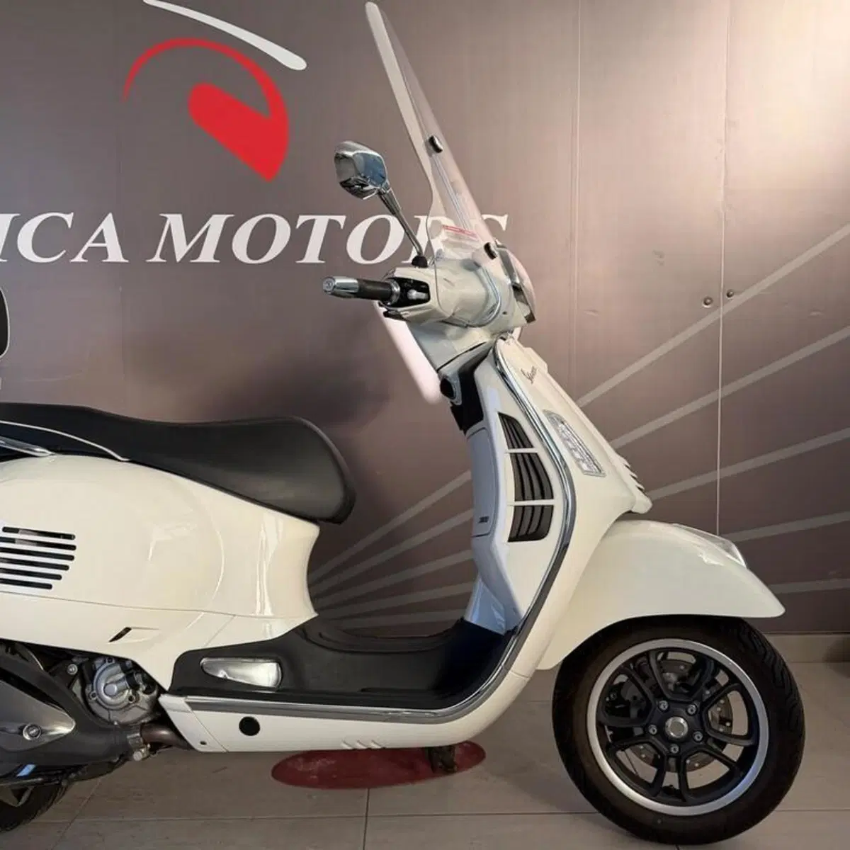 Vespa GTS 300 Super (2023 - 24) (3)