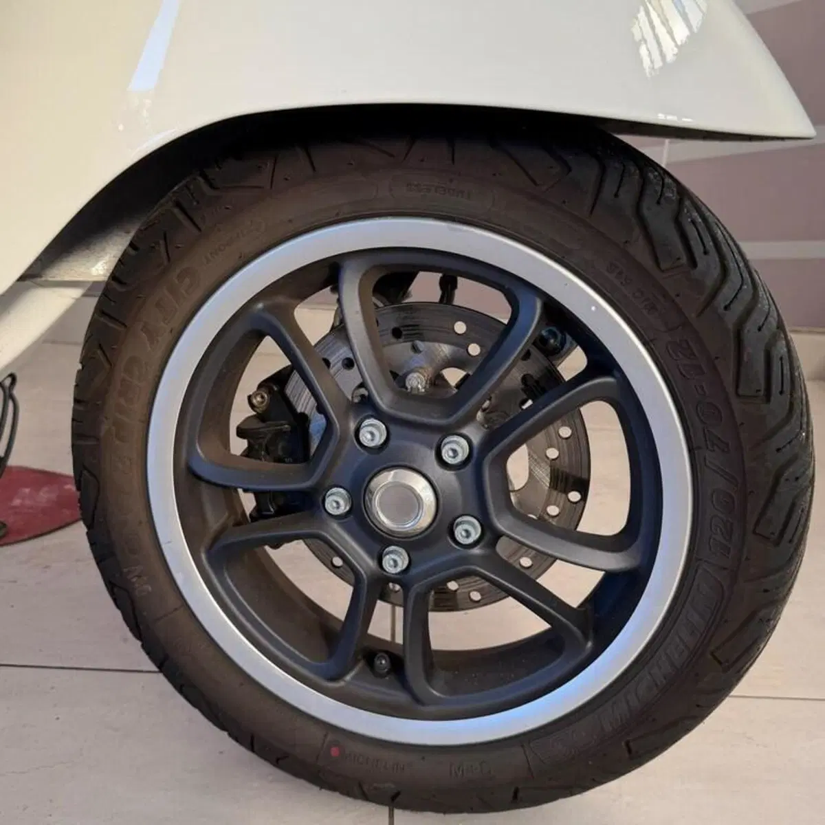 Vespa GTS 300 Super (2023 - 24) (4)