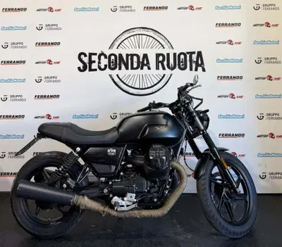 Moto Guzzi V7 Stone (2021 - 24) usata