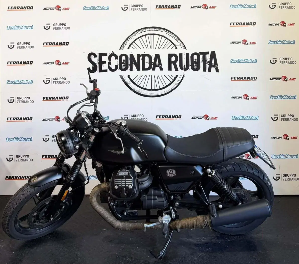 Moto Guzzi V7 Stone (2021 - 24) (2)