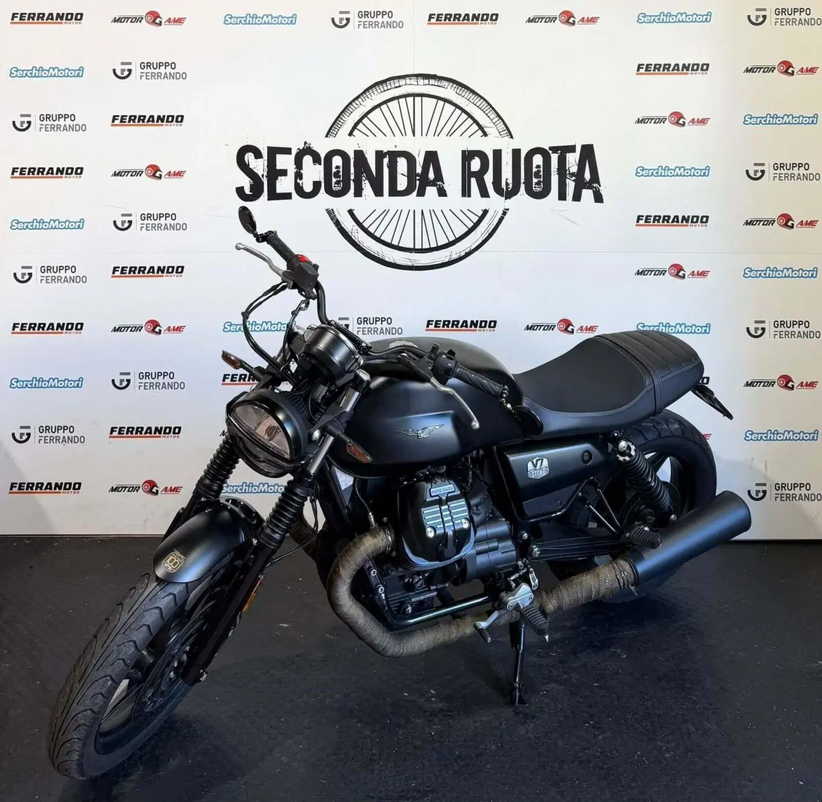 Moto Guzzi V7 Stone (2021 - 24) (3)