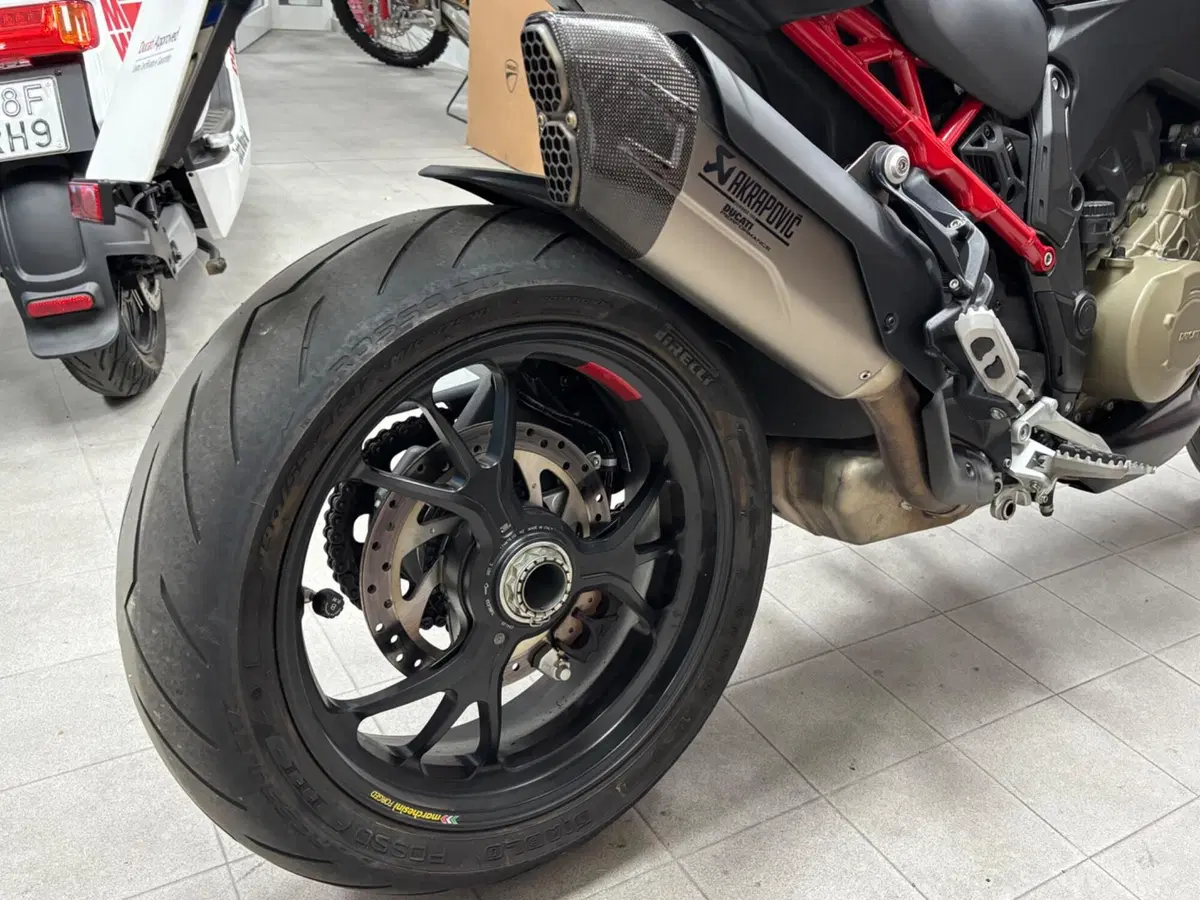 Ducati Multistrada V4 Pikes Peak (2021 - 24) (10)