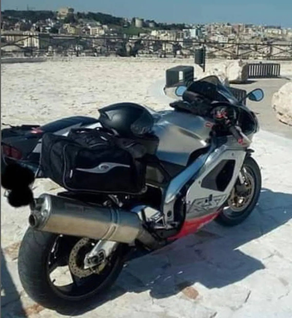 Aprilia RSV 1000 (2002) (3)