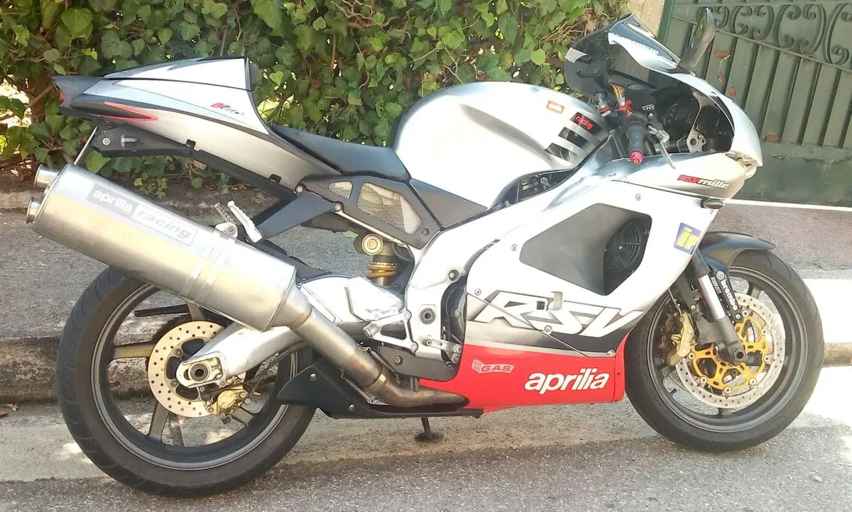 Aprilia RSV 1000 (2002) (4)