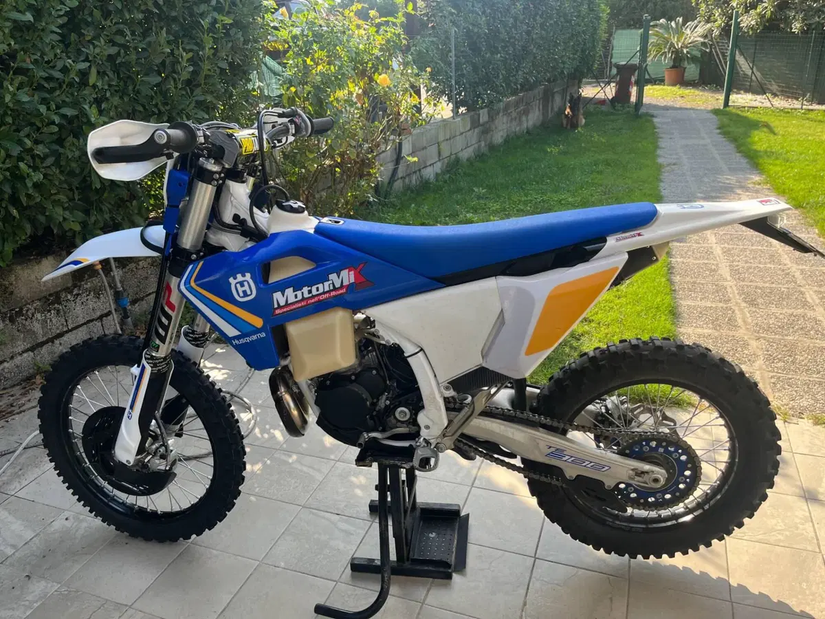 Husqvarna TE 300 Heritage (2025) (2)