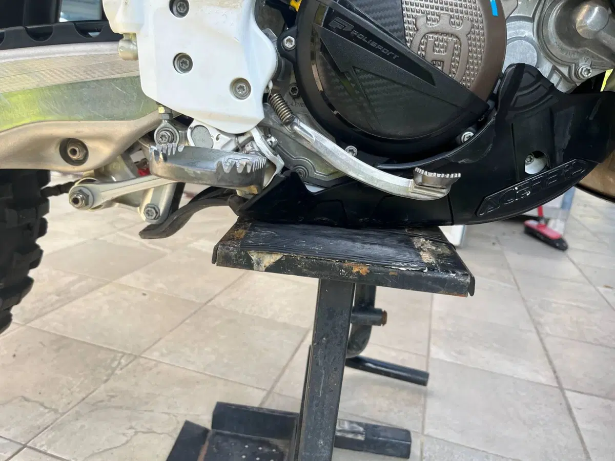 Husqvarna TE 300 Heritage (2025) (4)