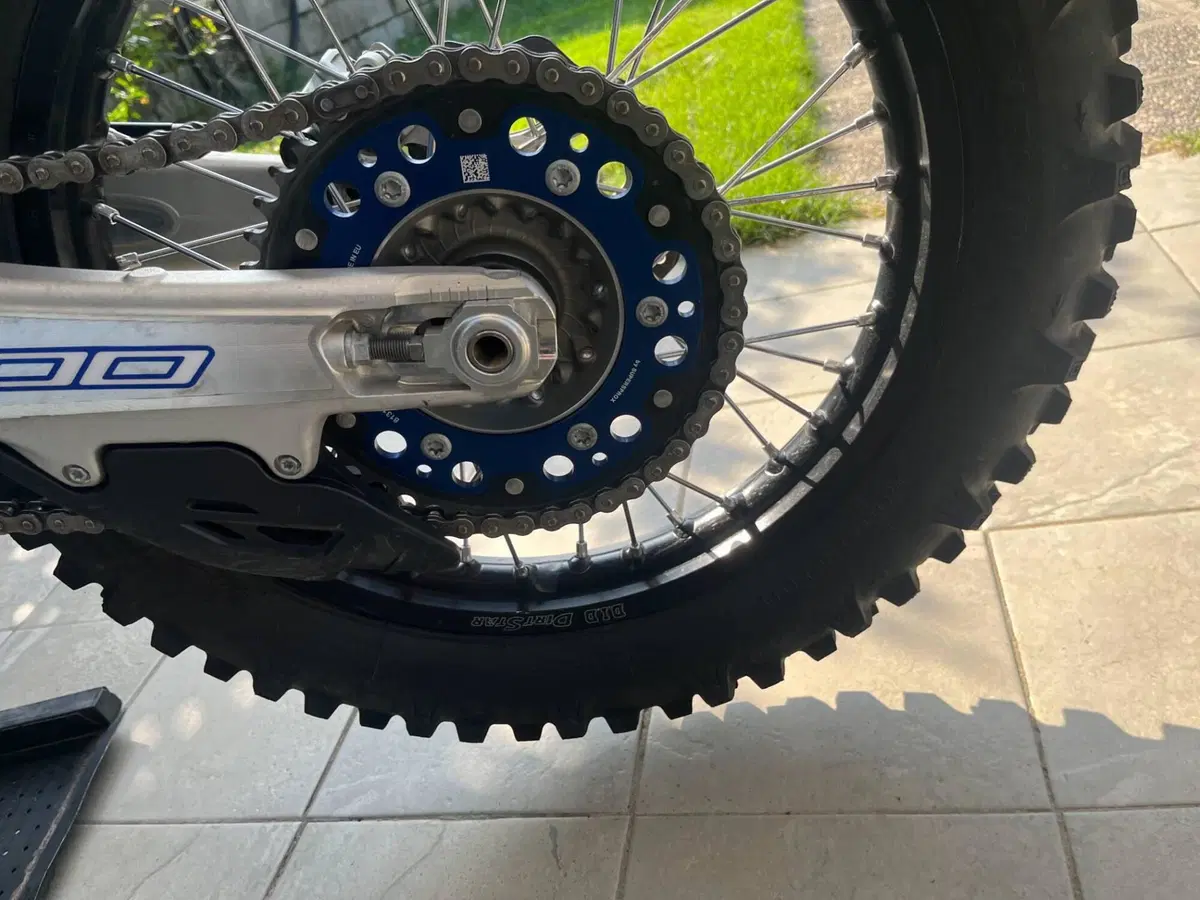 Husqvarna TE 300 Heritage (2025) (8)