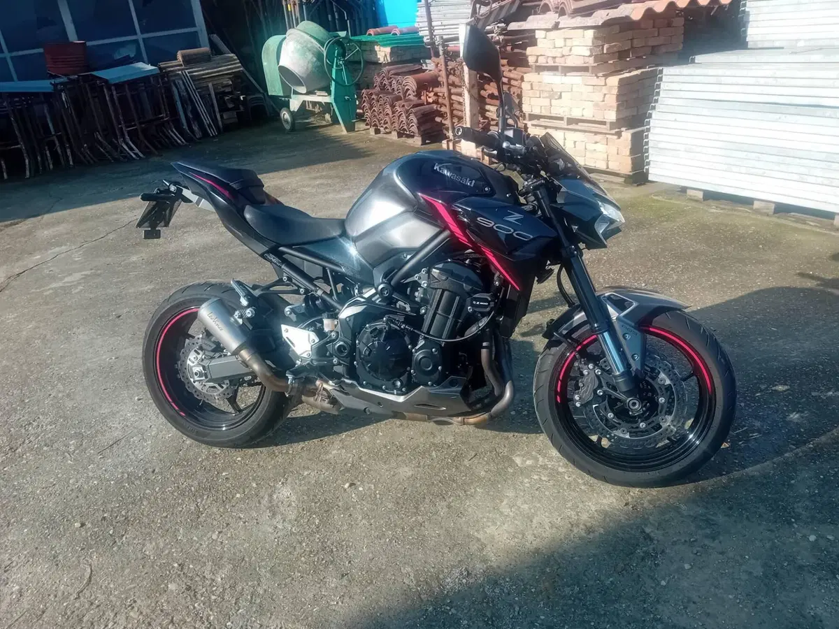 Kawasaki Z 900 (2021 - 24) (2)