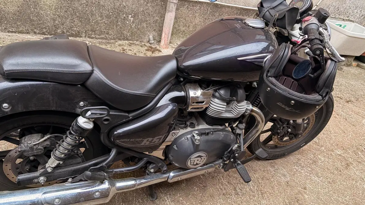 Royal Enfield Super Meteor 650 (2023 - 26) (3)