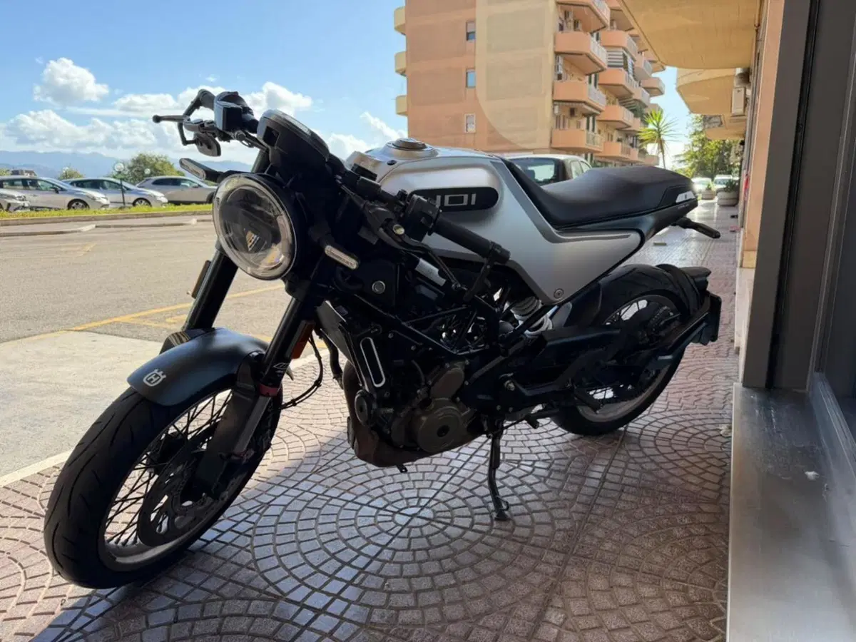 Husqvarna Svartpilen 401 (2021 - 23) (2)