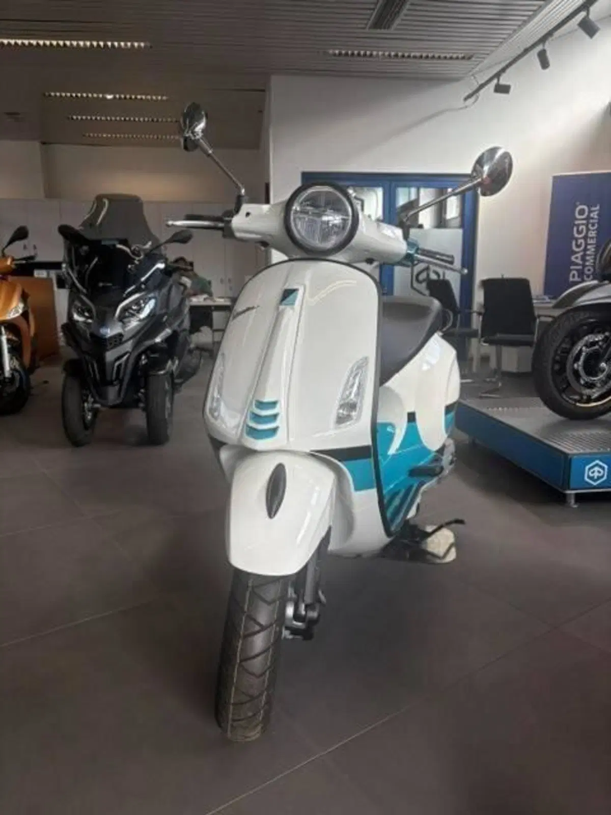 Vespa Primavera 125 Color Vibe (2023 - 24) (2)