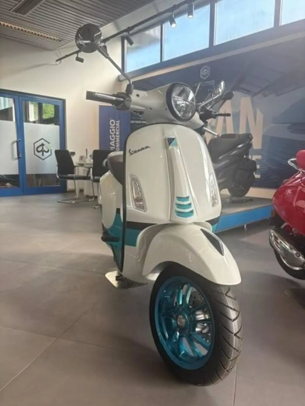 Vespa Primavera 125 Color Vibe (2023 - 24) (3)