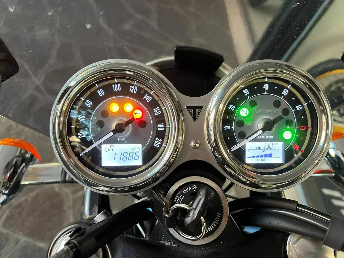 Triumph Bonneville T120 (2021 - 25) (4)