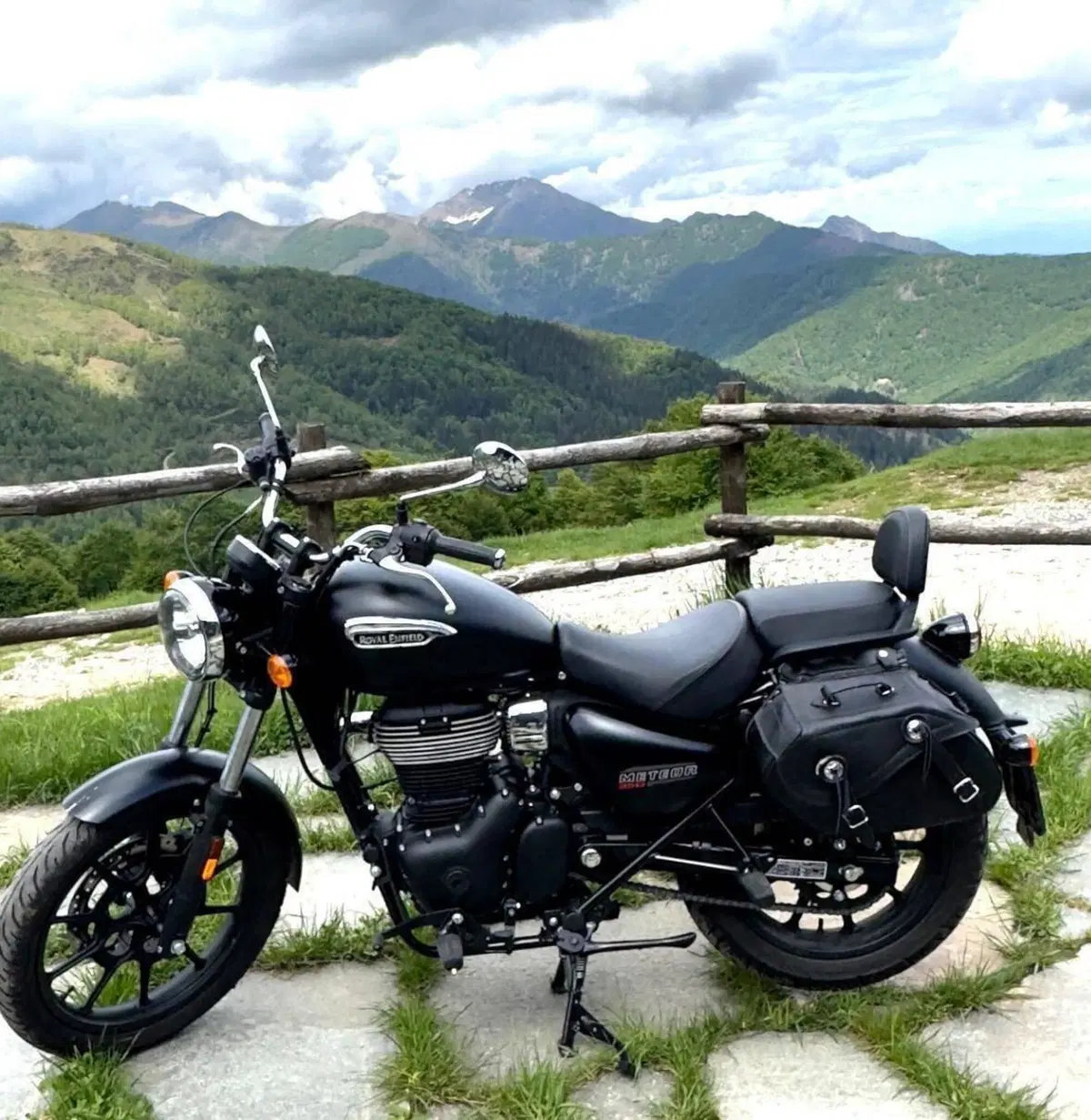 Royal Enfield Meteor 350 (2021 - 26) (4)