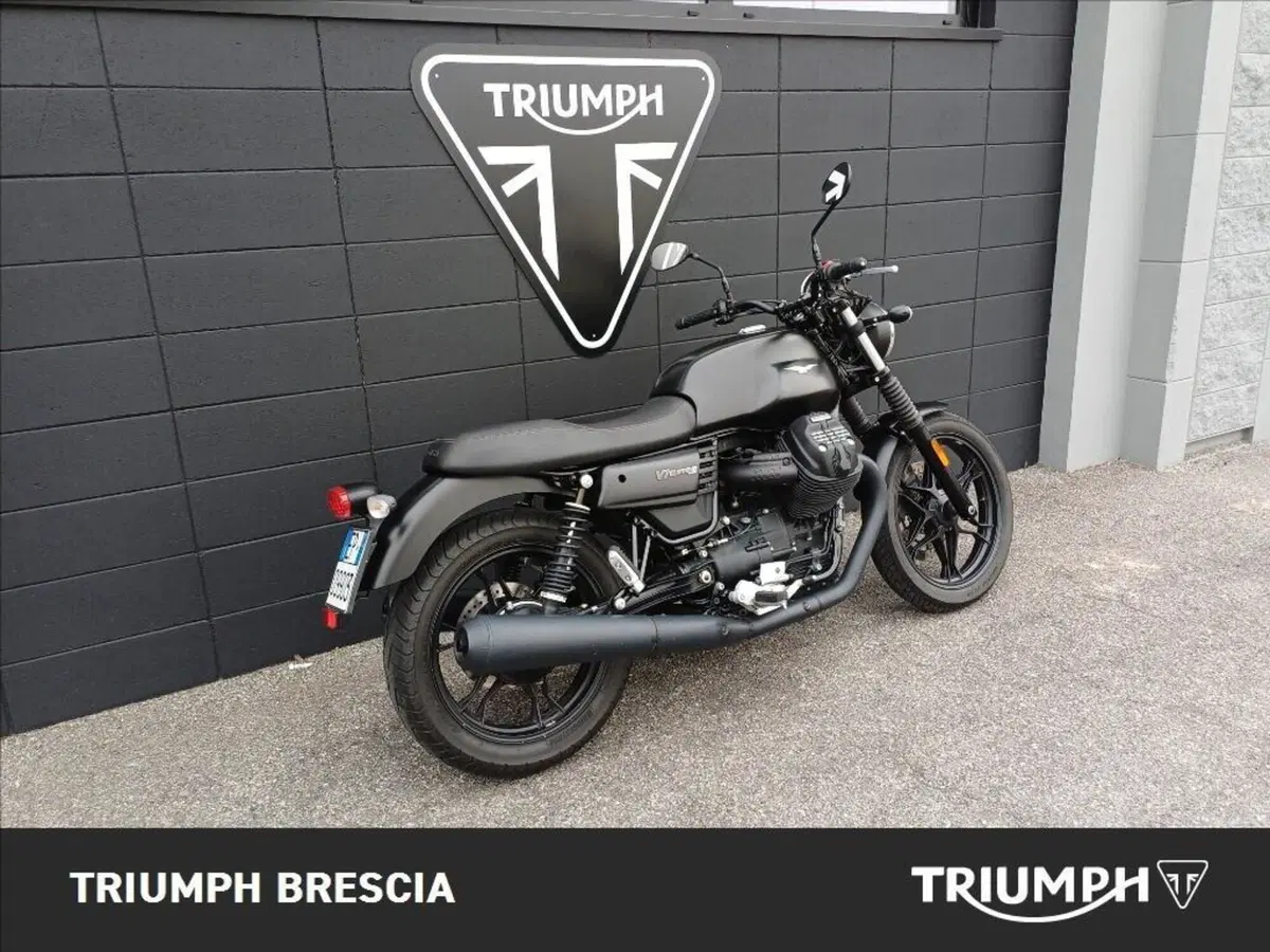Moto Guzzi V7 III Stone (2017 - 20) (3)