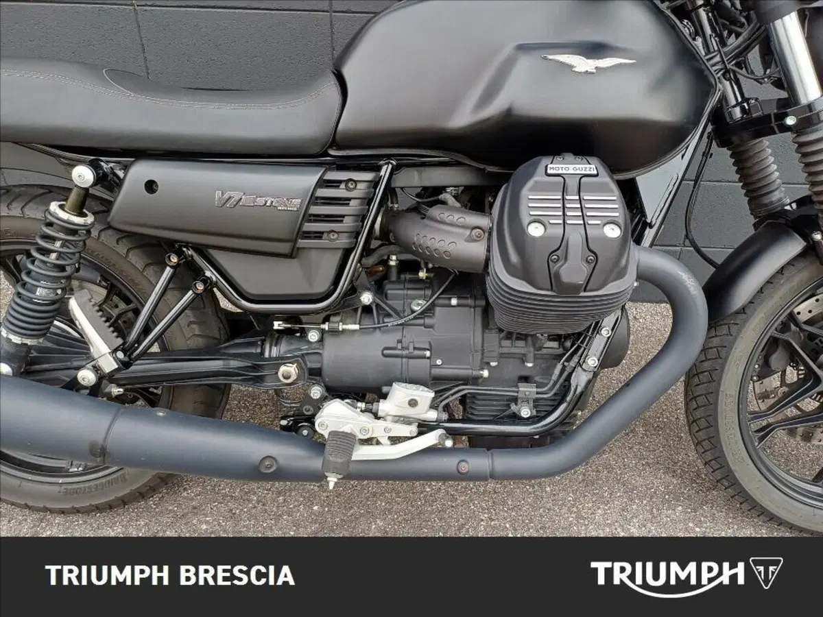Moto Guzzi V7 III Stone (2017 - 20) (5)