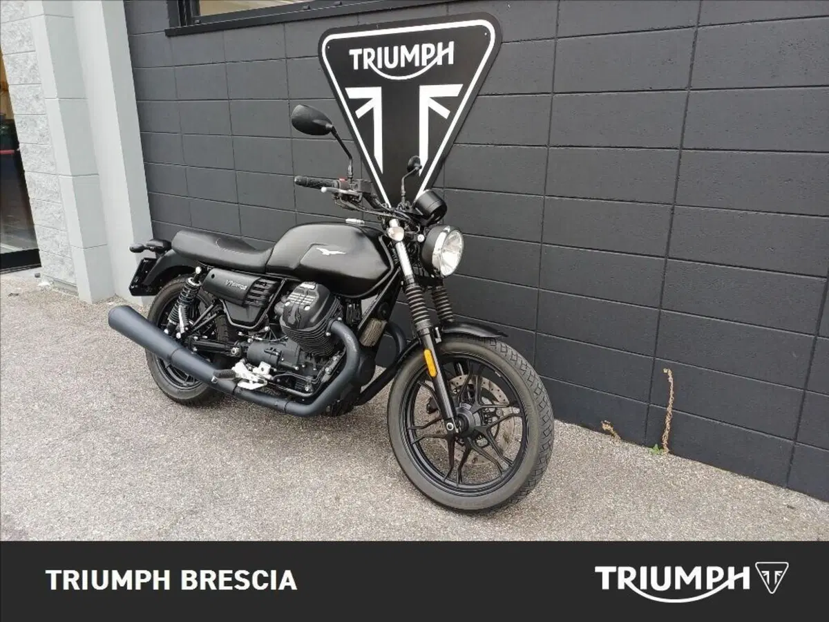 Moto Guzzi V7 III Stone (2017 - 20) (2)