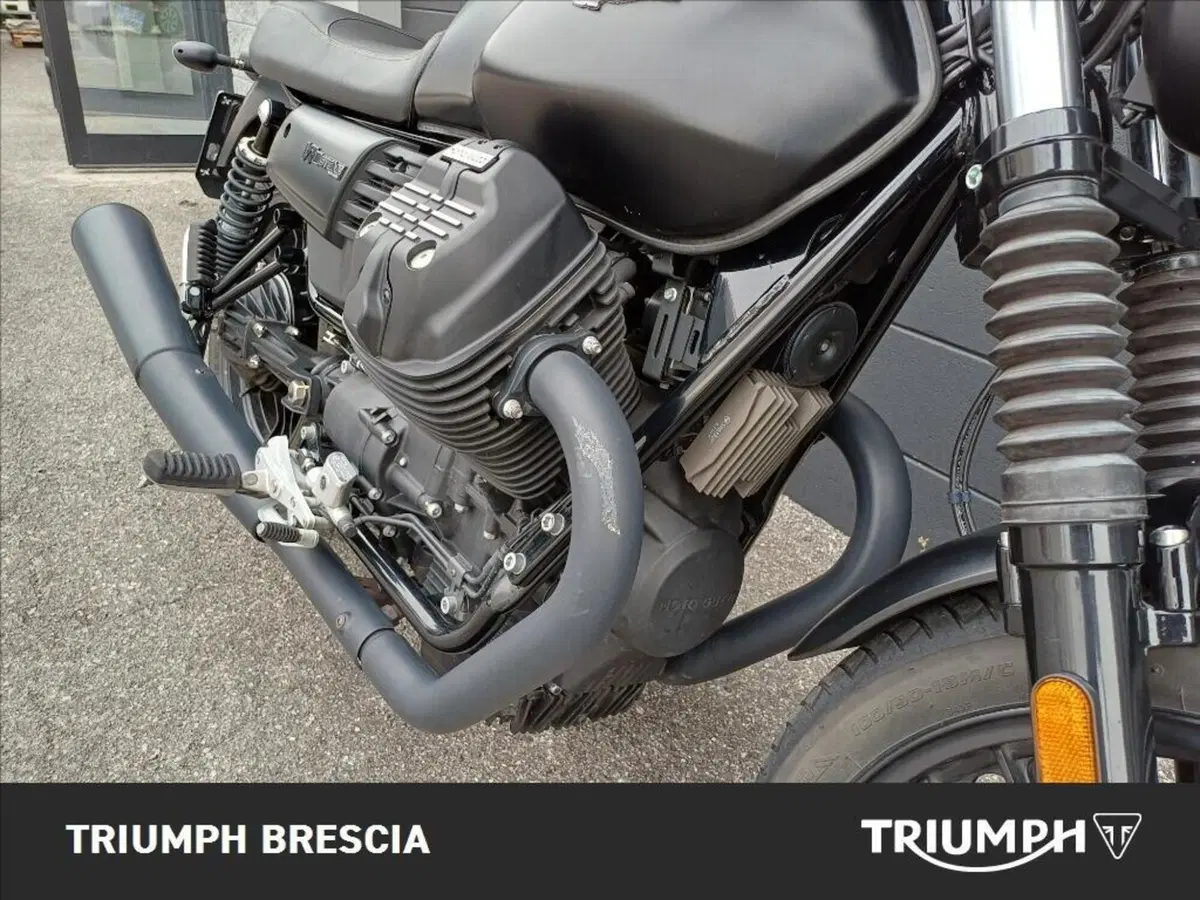 Moto Guzzi V7 III Stone (2017 - 20) (6)