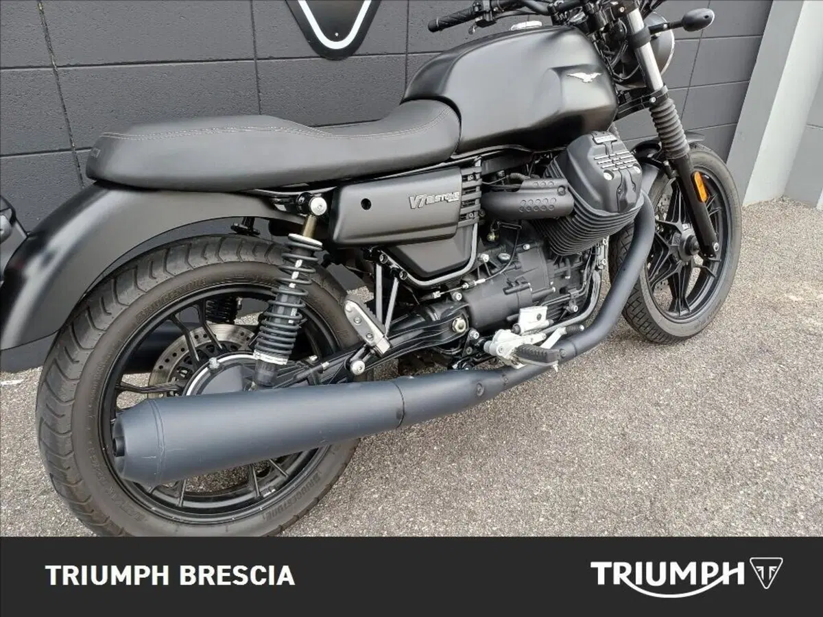Moto Guzzi V7 III Stone (2017 - 20) (4)