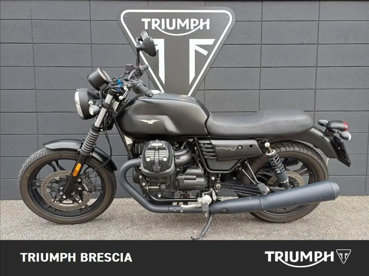 Moto Guzzi V7 III Stone (2017 - 20) (11)