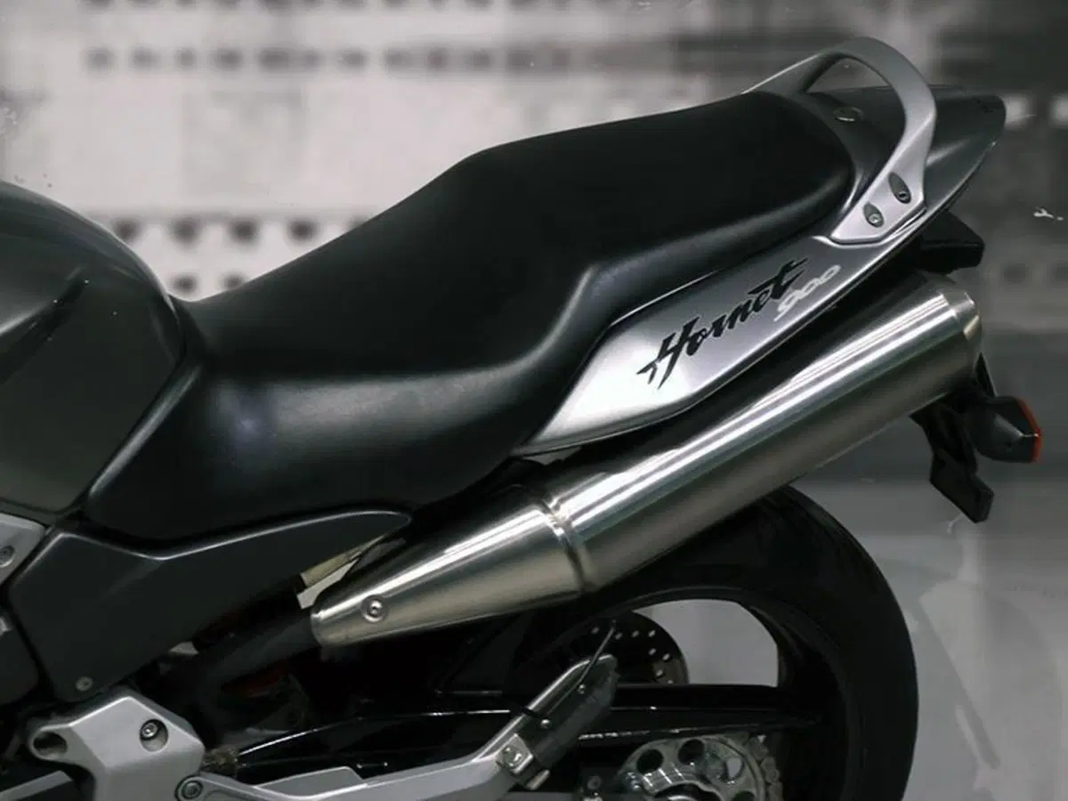 Honda Hornet 900 (5)