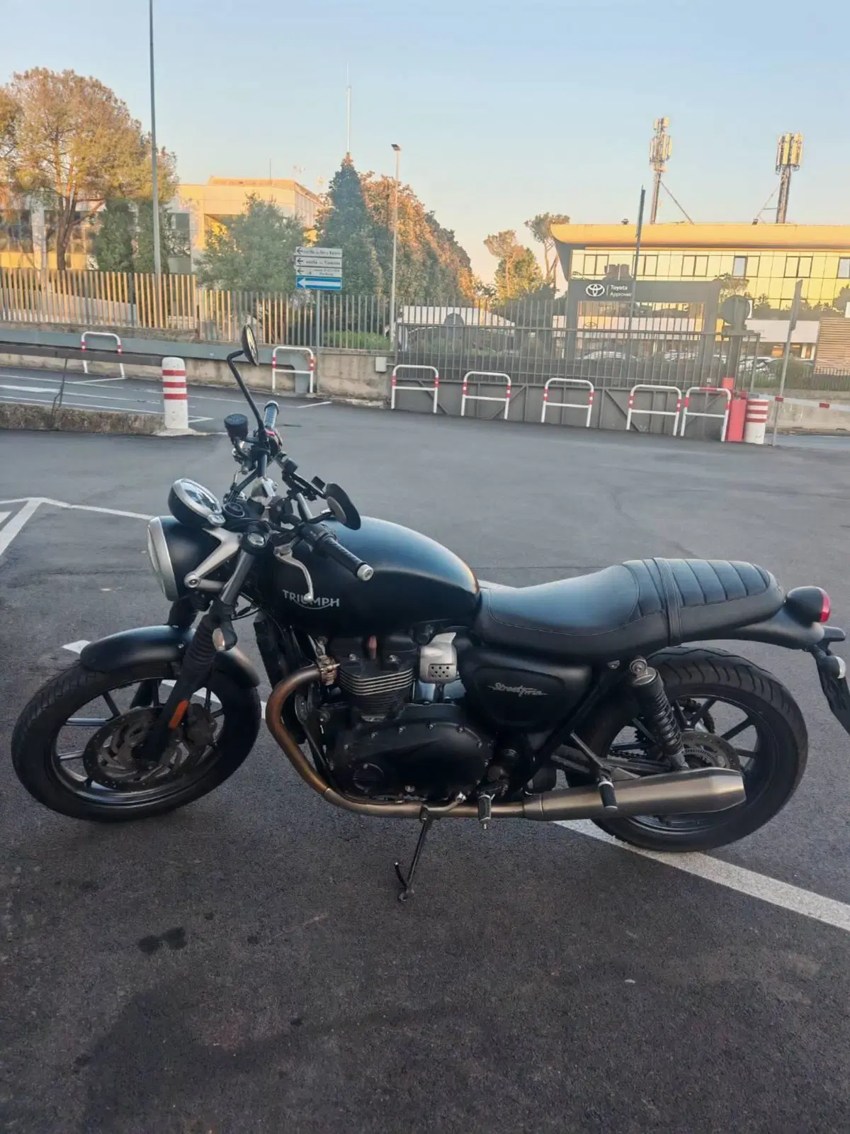 Triumph Street Twin 900 (2017 - 18) (2)