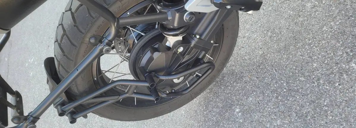 Moto Guzzi V85 TT Evocative Graphics (2021 - 23) (6)