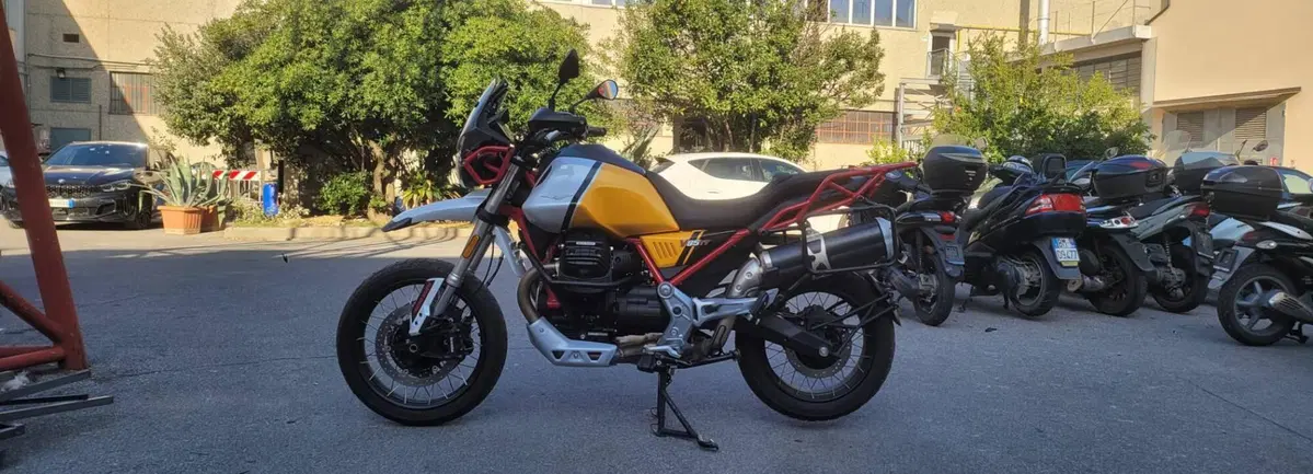 Moto Guzzi V85 TT Evocative Graphics (2021 - 23) (8)