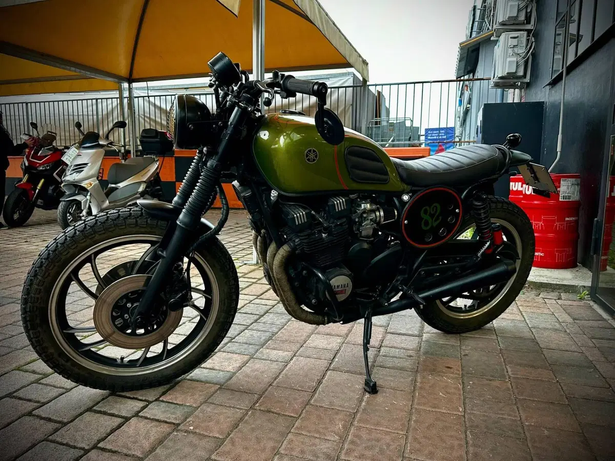 Yamaha XJ 500 CAFE' RACER/SCRAMBLER (4)