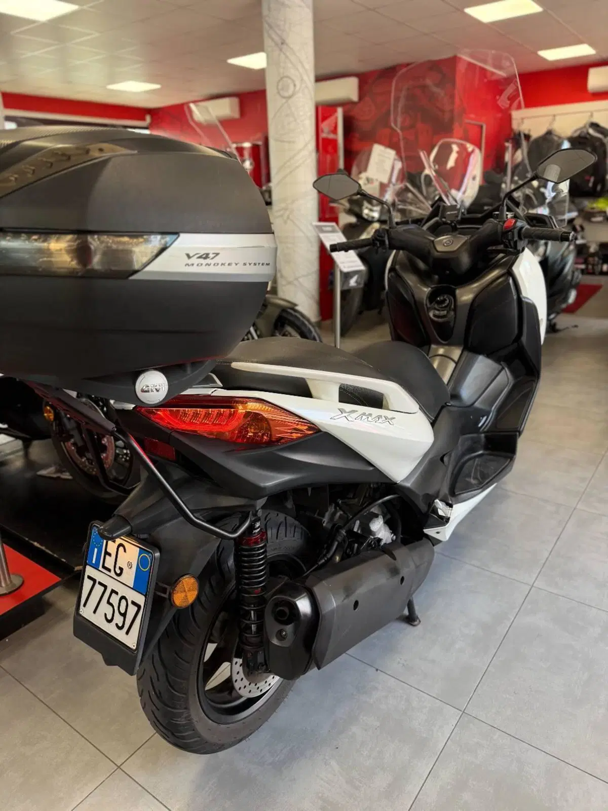 Yamaha X-Max 300 ABS (2017 - 20) (4)