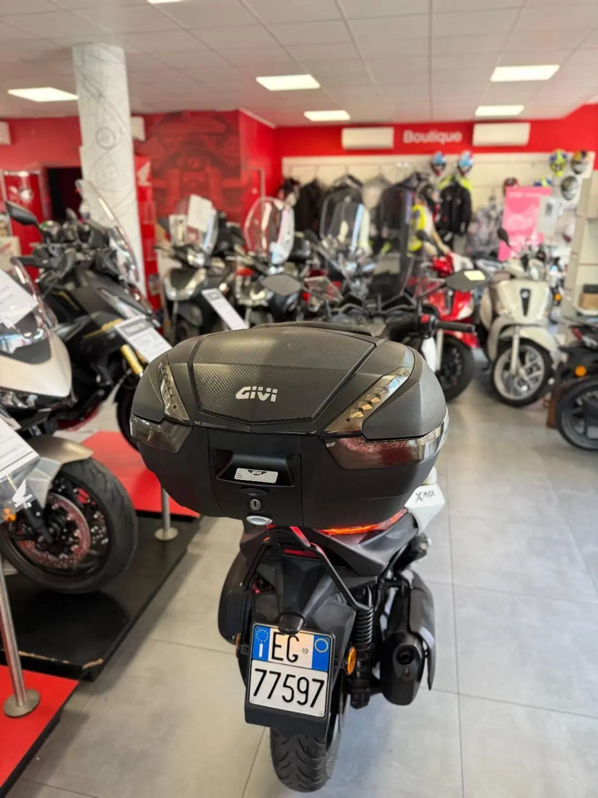 Yamaha X-Max 300 ABS (2017 - 20) (6)