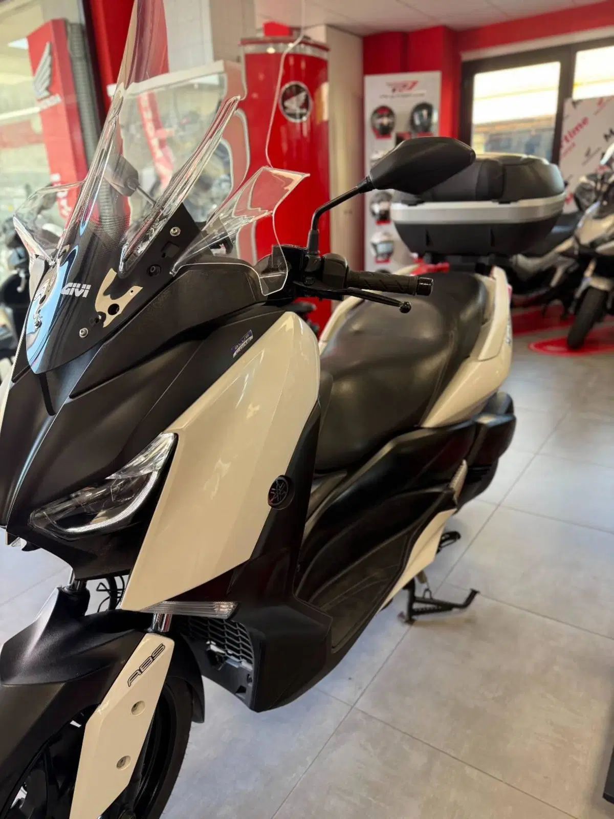 Yamaha X-Max 300 ABS (2017 - 20) (3)