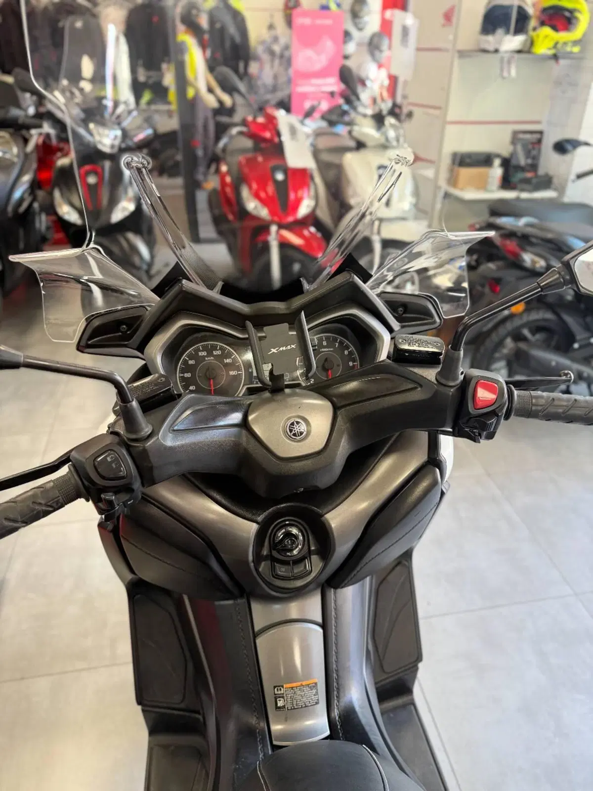Yamaha X-Max 300 ABS (2017 - 20) (8)
