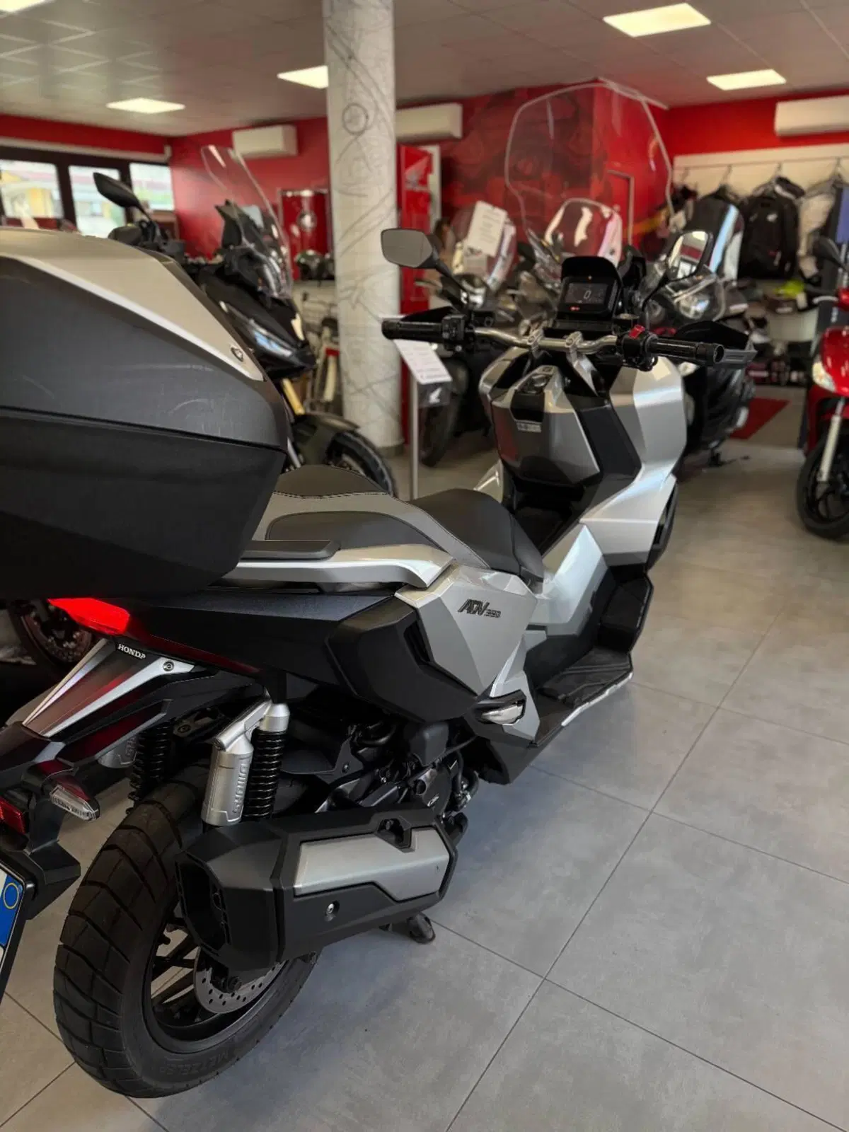 Honda ADV 350 (2022 - 24) (4)