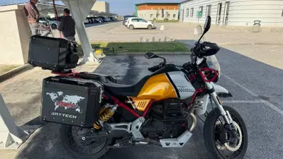 Moto Guzzi V85 TT Evocative Graphics (2021 - 23) usata