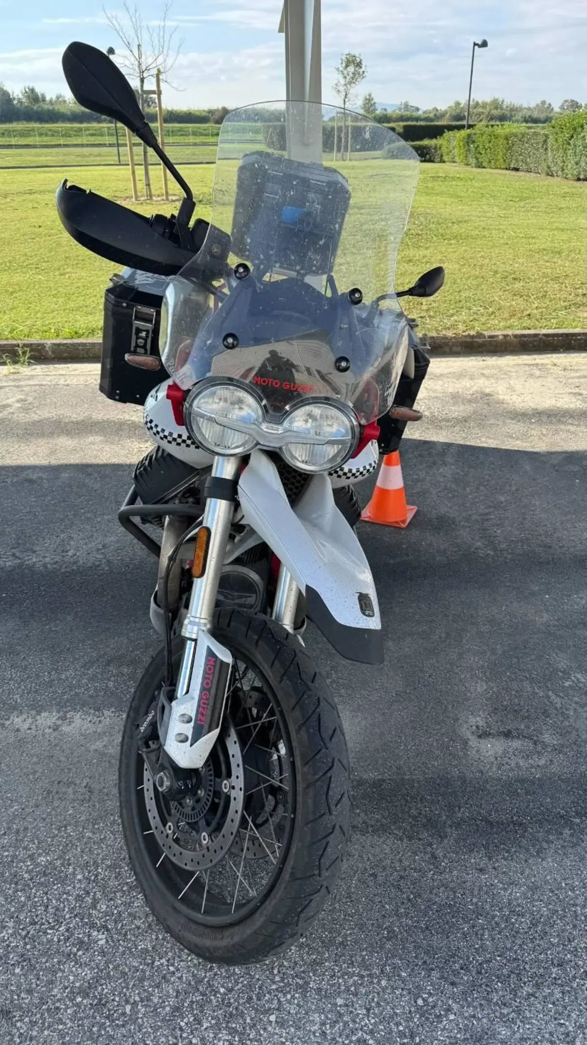Moto Guzzi V85 TT Evocative Graphics (2021 - 23) (3)