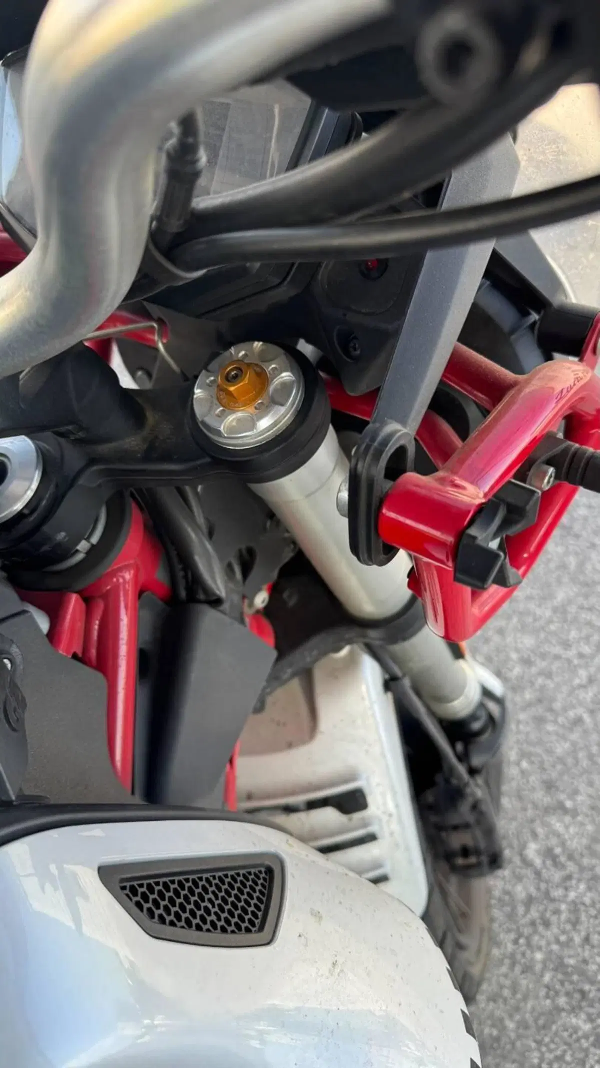 Moto Guzzi V85 TT Evocative Graphics (2021 - 23) (6)