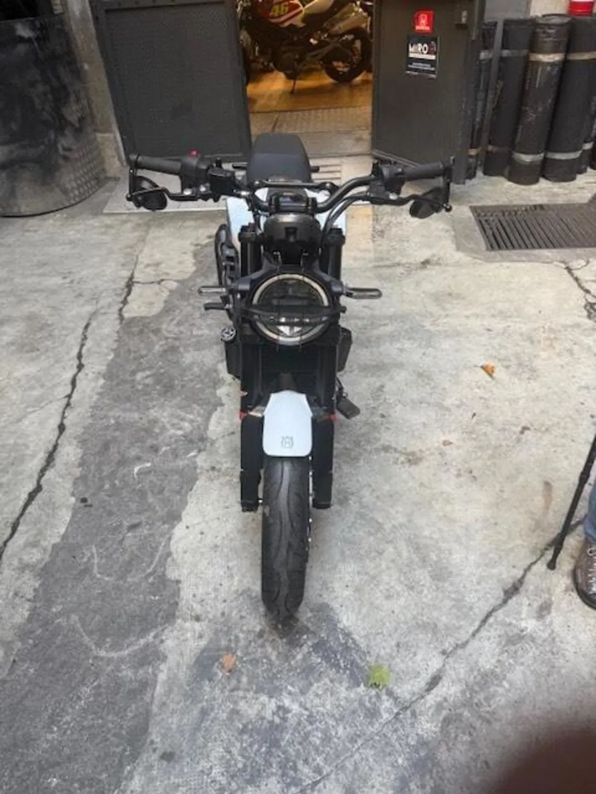 Husqvarna Svartpilen 401 (2021 - 23) (3)