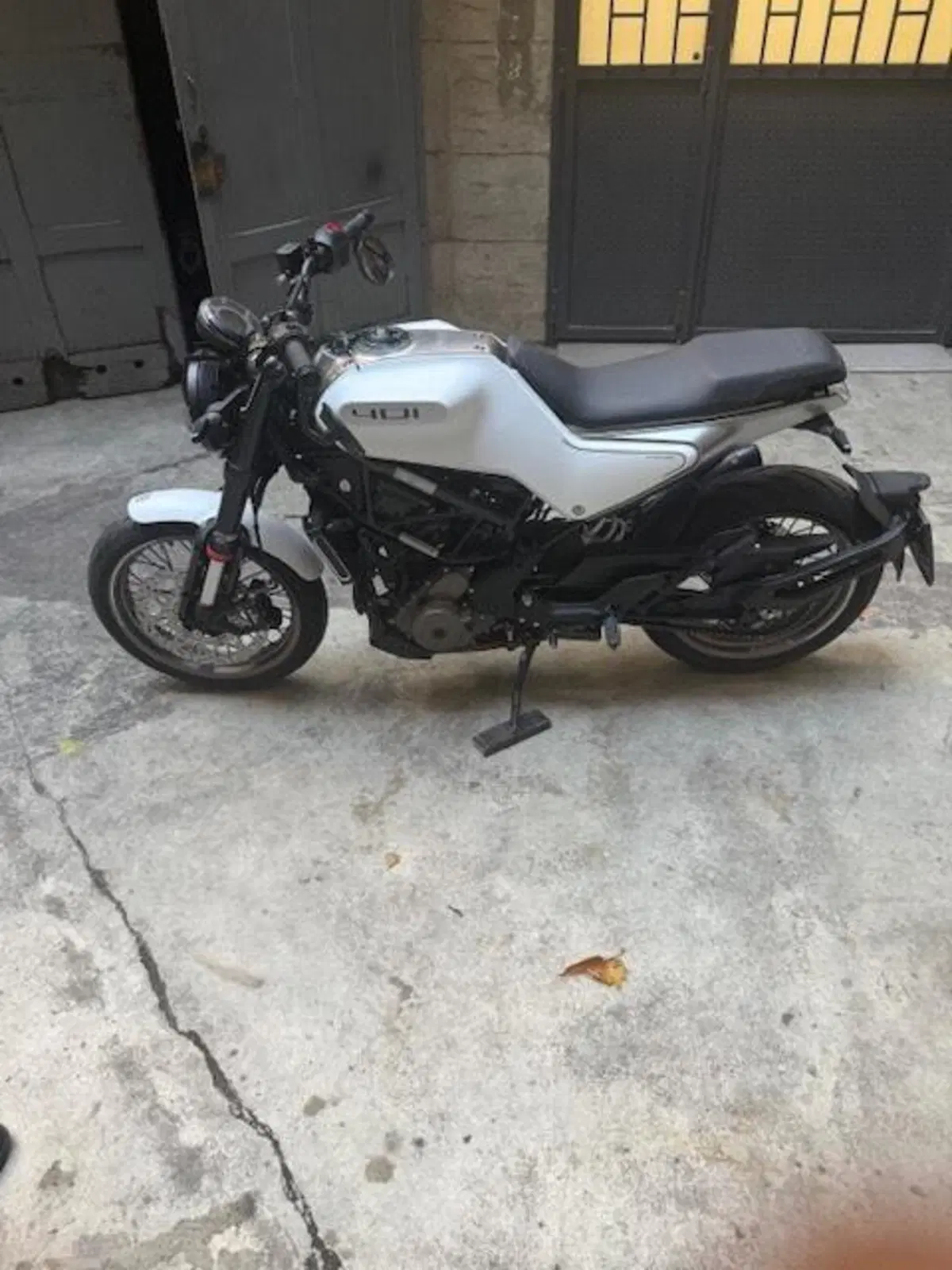 Husqvarna Svartpilen 401 (2021 - 23) (2)
