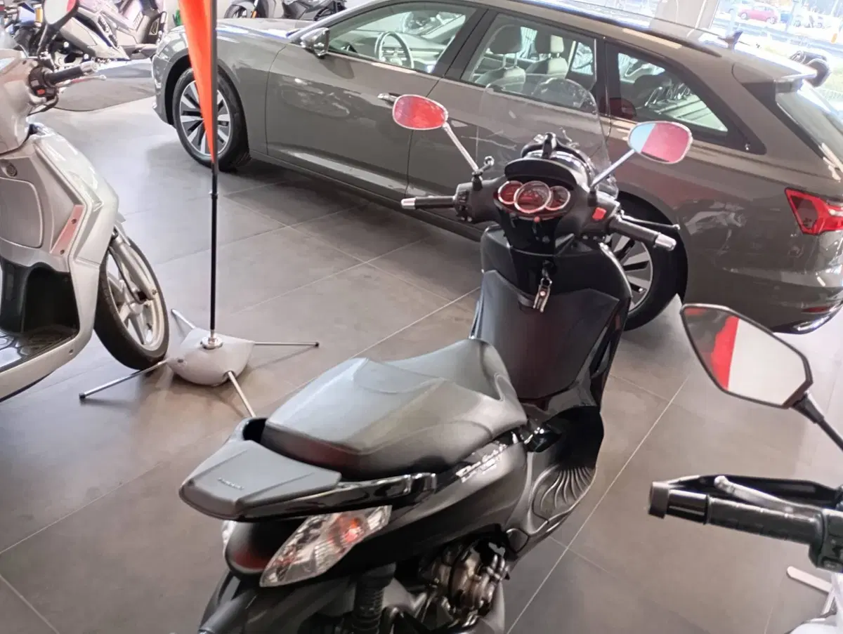 Piaggio Beverly 300 i.e. Police ABS-ASR (2017 - 20) (4)