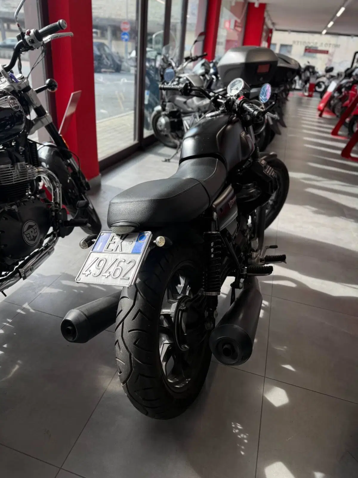 Moto Guzzi V7 III Stone (2017 - 20) (3)