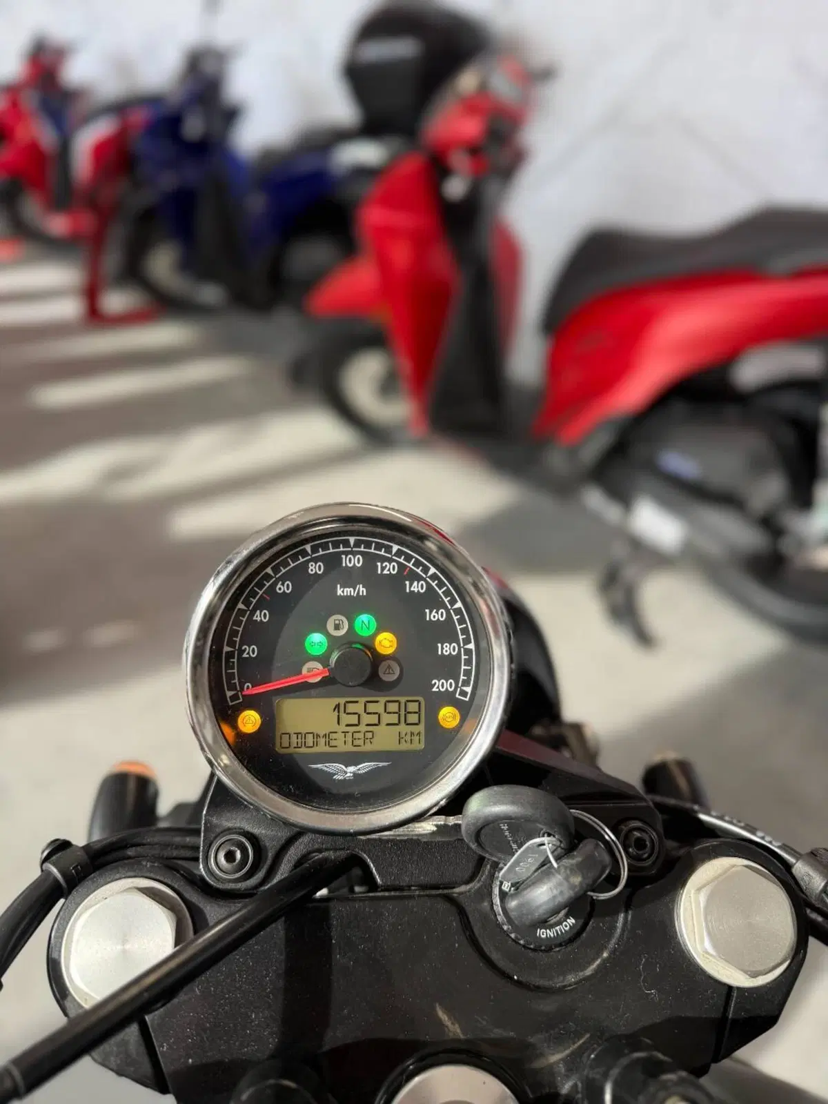 Moto Guzzi V7 III Stone (2017 - 20) (5)