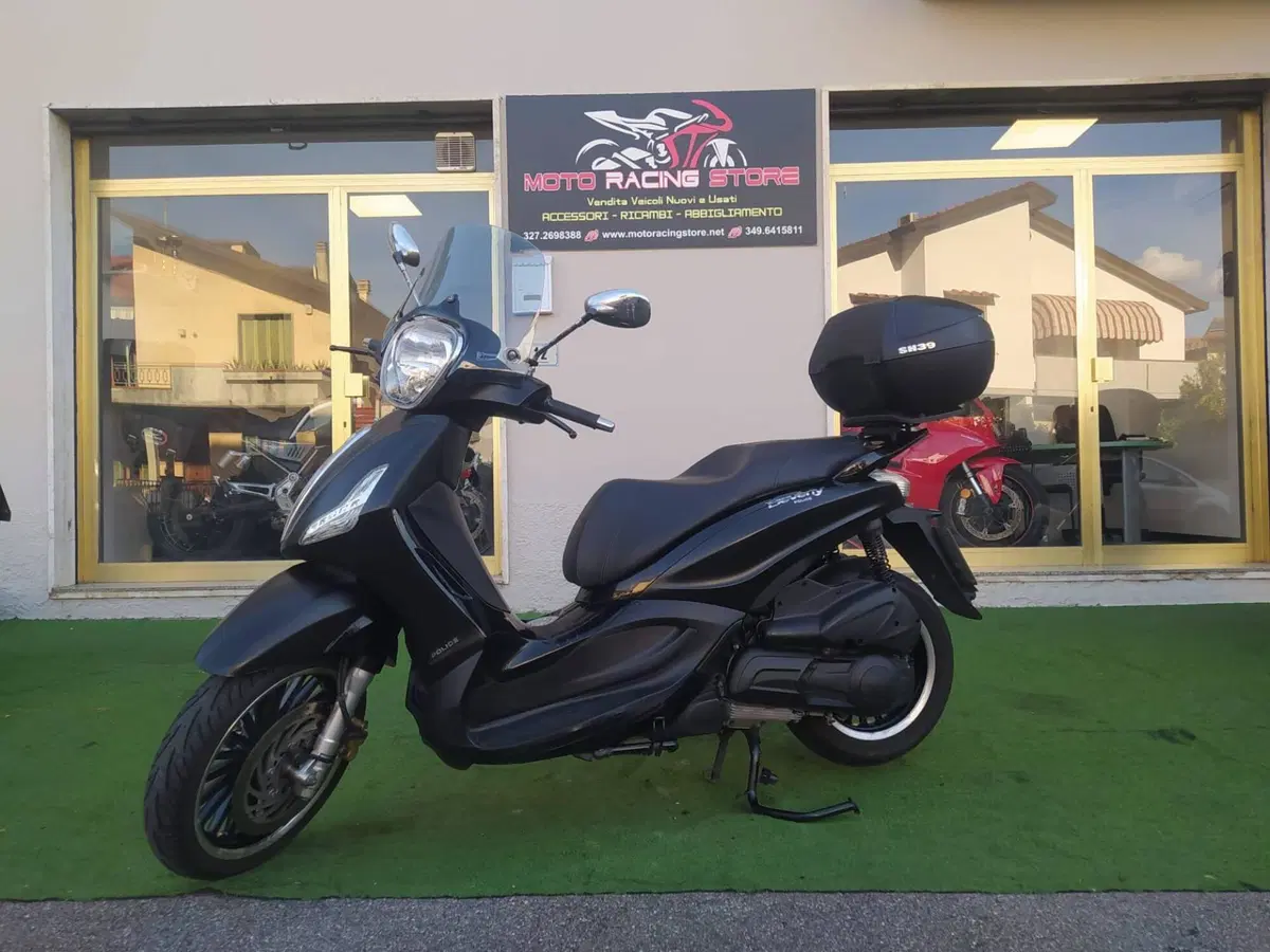 Piaggio Beverly 300 i.e. Police ABS-ASR (2017 - 20) (4)